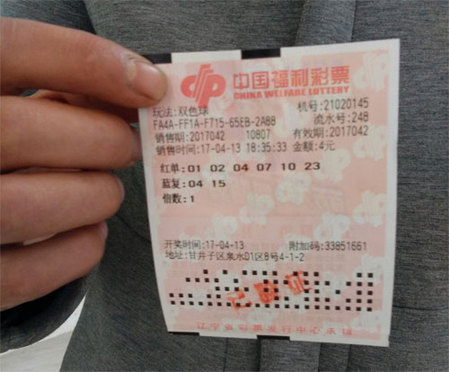 2025，中国电影期待与更多观众携手同行，奔赴下一个春天。