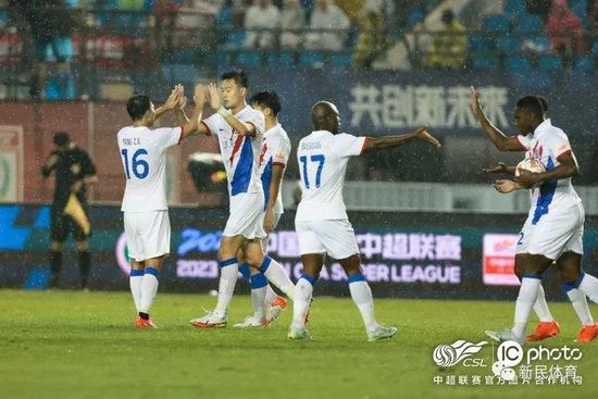 这一方面要归咎于影片在奥斯卡9提0中，颗粒无收，失去了依靠奖项实现口碑破圈的关键契机；