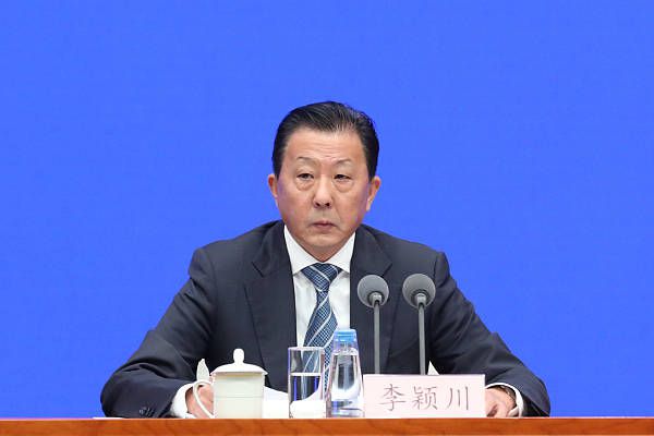 时隔半个月，就被拍到密会旧爱本·阿弗莱克，疑似旧情复燃。