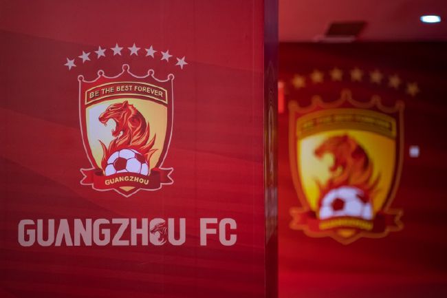 ”获奖感言中洪金宝表示自己很意外也很高兴：“这三年在疫情之中，我们电影圈很静，动作电影更静 18次提名，5次获奖！
