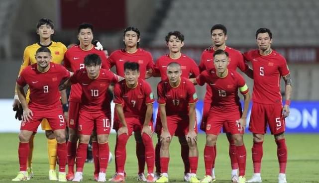 主演新剧《肯尼迪》聚焦著名政治家族 2 堪比时装周!