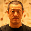 碧昂丝近期出街频繁遮挡肚子 被指或再度怀孕 2015-07-16 纽约当地时间7月15日，歌手碧昂斯（Beyonce）一身黑色炫酷装扮，走路过程中频繁用包包遮挡住肚子，而近期碧昂已经多次被发现有意遮挡肚子，因此被指或已再度怀孕。
