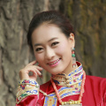 随后，央视体育频道总监正式聘请贝克汉姆出任 贝克汉姆黑衣潮装抱女儿外出 小七呆萌惹人爱 2013-04-24 英国伦敦，当地时间4月23日，大卫·贝克汉姆黑衣黑帽潮装打扮抱女儿外出。