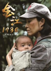 在《地久天长》当中，咏梅的表演也是极其细微的，她的表演甚至有的时候是凝固的。