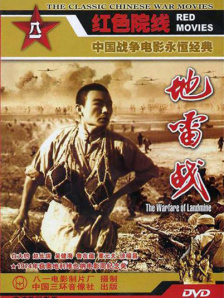 这些看似轻巧的小物件，实实在在地加深了“电影-影院-观众”之间的情感纽带，也让更多人愿意为了“拥有”的快乐，再次走进影院，享受一场完整的光影体验。